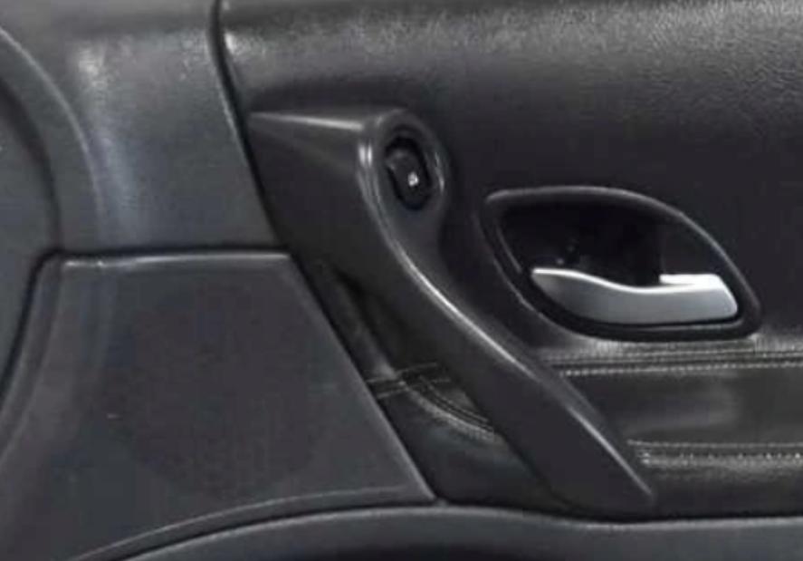 čalúnenie Dvere pravy predný KOŽA: RENAULT LAGUNA II