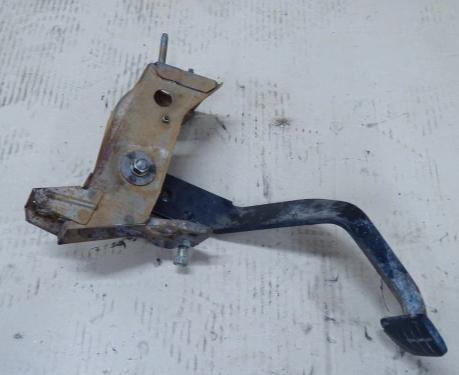 TERRANO I pedal spojky 2,7 TD 91r