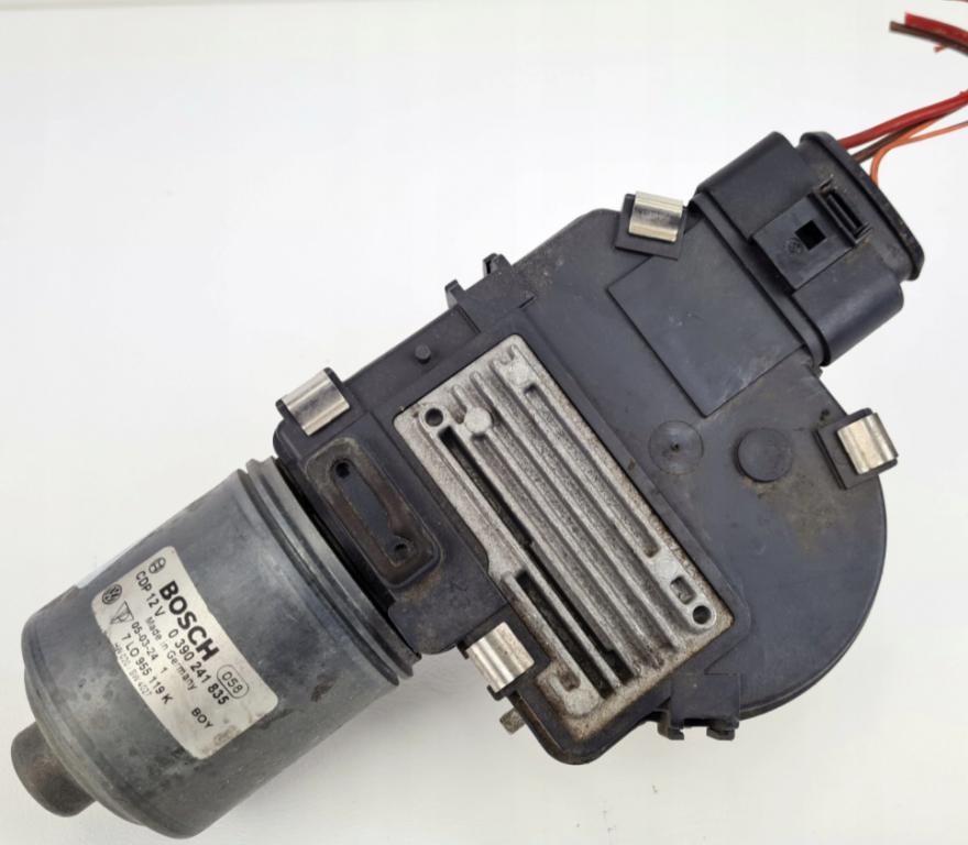 VW TOUAREG I 7L motorek stěrače přední část Európa