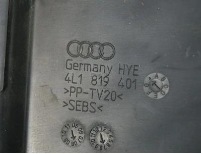 AUDI Q7 4L Torpédo, plast pod čelné okno plastové 4L1819401