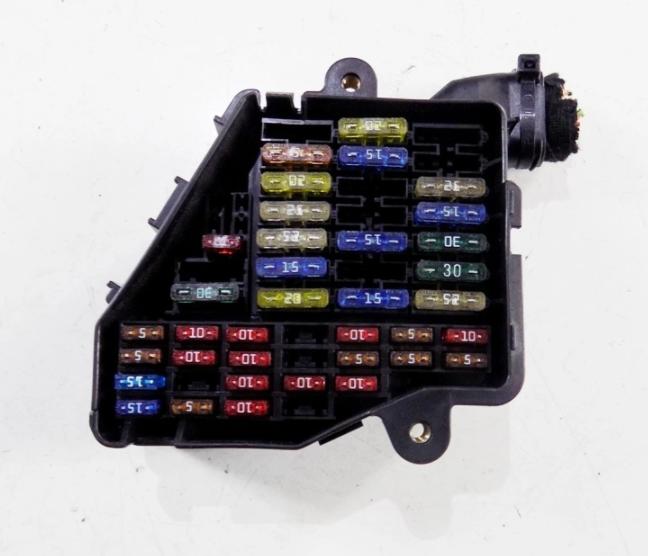 Audi A6 C5 99r 2.5 TDI skříňka: poistky: