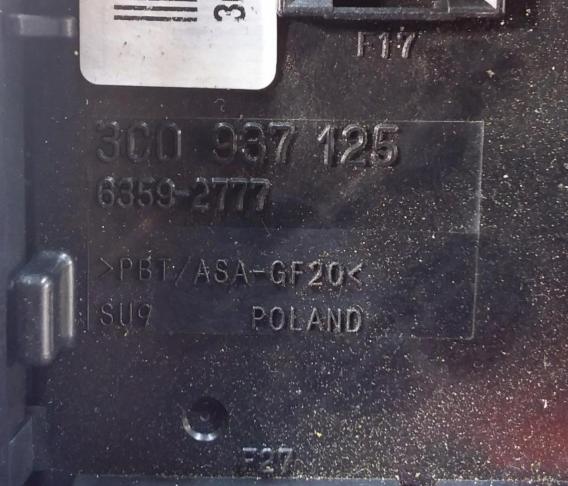 VW PASSAT B6 Skrinka poistková 3C0937125