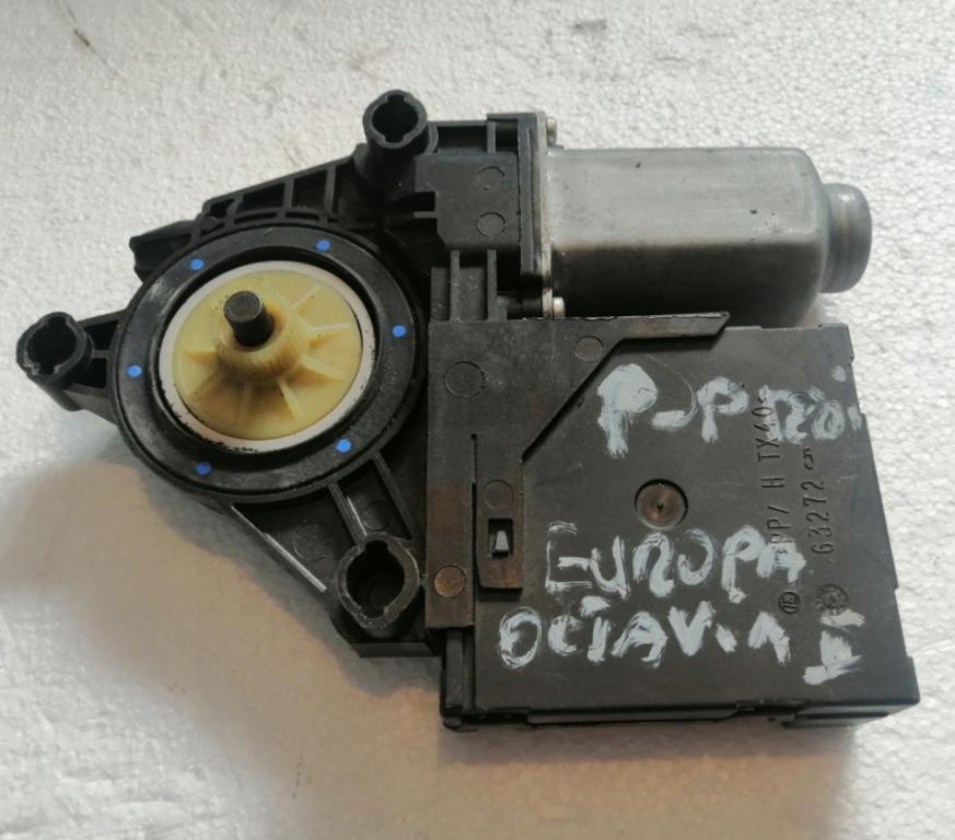 motorek okna pravý přední část SKODA OCTAVIA II - OE 1T0959702R
