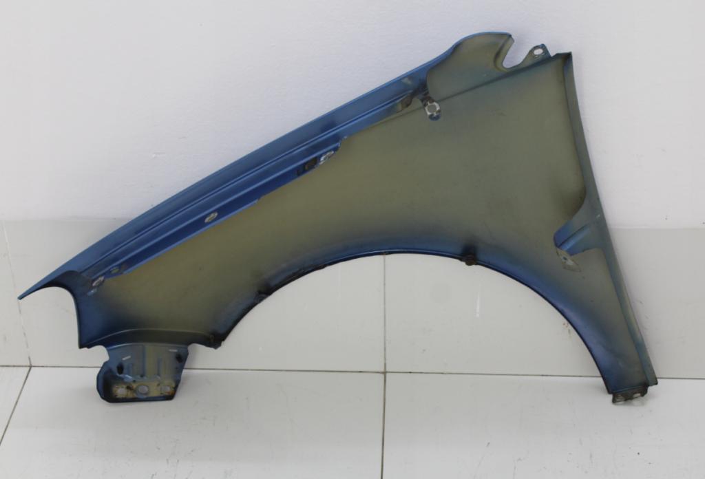 Blatník pravy predný VW POLO 9N LIFT  LA5R