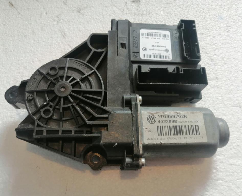 motorek okna pravý přední část SKODA OCTAVIA II - OE 1T0959702R
