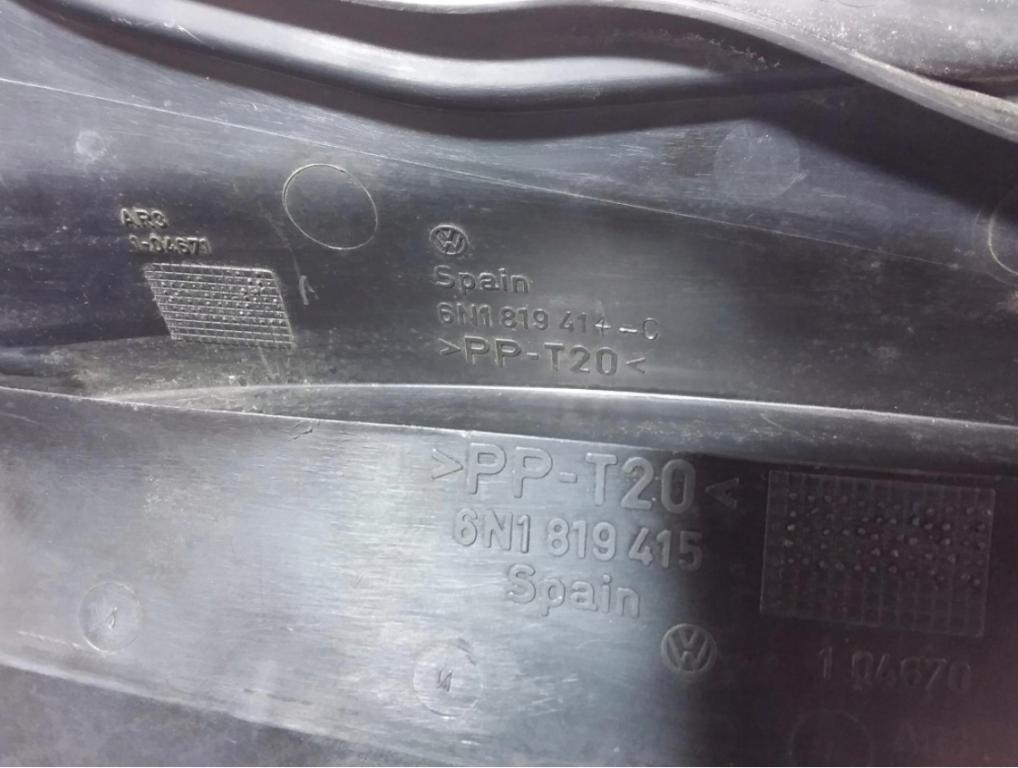 POLO 6N2 III LIFT Torpédo, plast pod čelné okno plastové