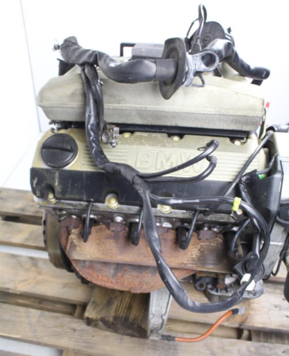Motor KOMPLETNÍ: 1,8i M40 BMW E30 318i 1988
