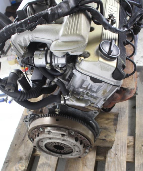 Motor KOMPLETNÍ: 1,8i M40 BMW E30 318i 1988