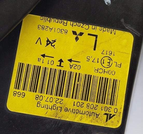 svetlo / reflektor predné ľavé Mitsubishi Colt 0301208201 8301A283