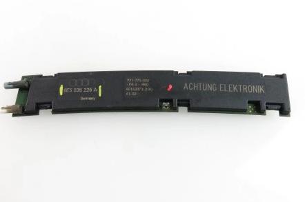 AUDI A4 B6 8E5035225A  ANTENA Zosilňovač