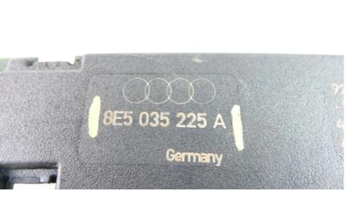 AUDI A4 B6 8E5035225A  ANTENA Zosilňovač