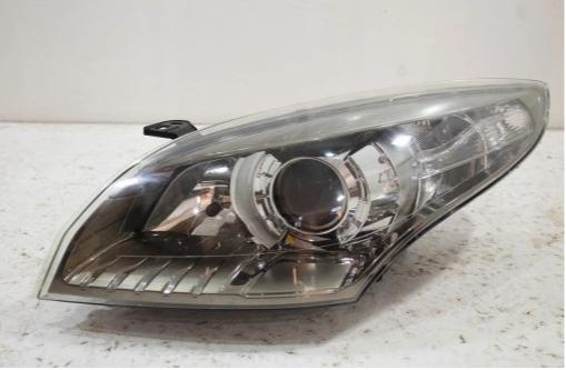 Renault Megane III 3 svetlo: ľavé  xenon  260600021R