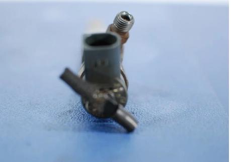 Vstrek BMW 5 E60 E61 2.5D: 0445110212 7794652