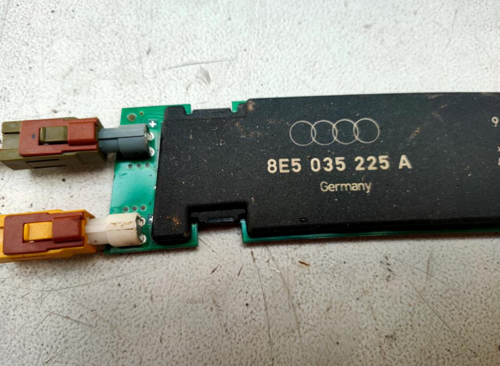 zesilovač antény 8E5035225A AUDI A4 B6