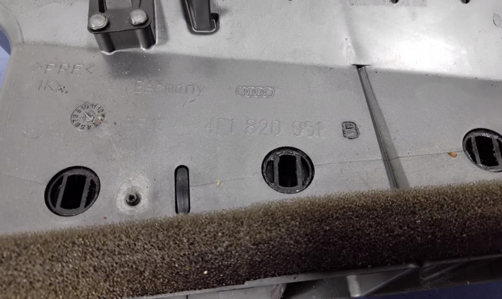 AUDI A6 C6 4F Mriežka kúrenia stredna