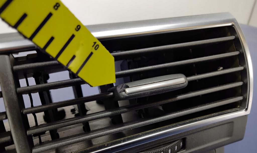 AUDI A6 C6 4F Mriežka kúrenia stredna
