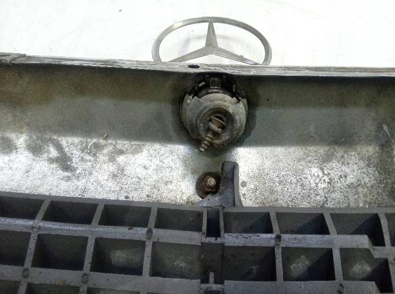 Mriežka-maska Mercedes E-klasa I W124