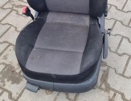 Sedačka ľavý predná strana: VW GOLF 4 IV 3D