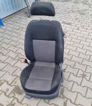 Sedačka ľavý predná strana: VW GOLF 4 IV 3D