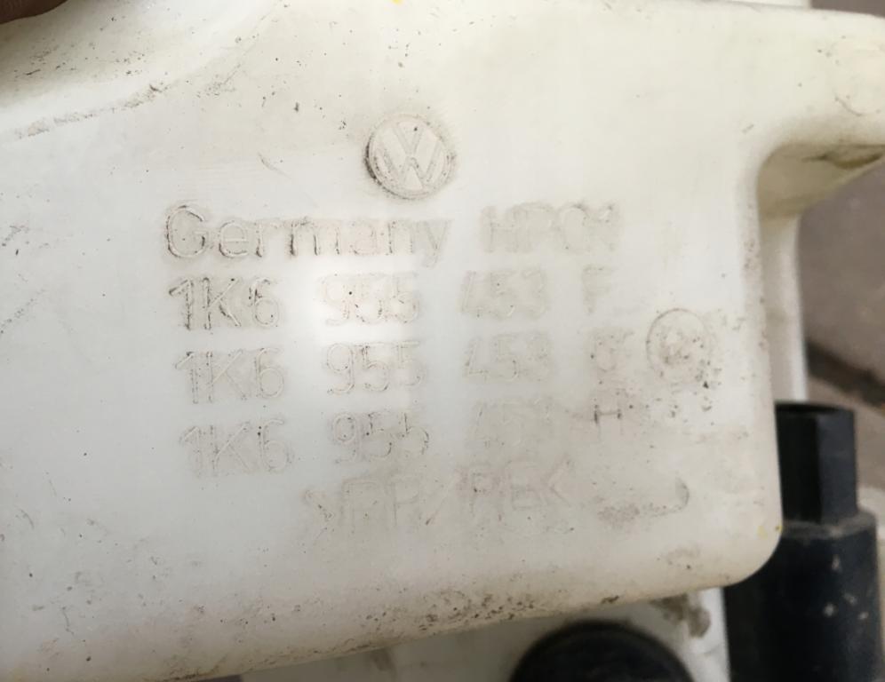 VW Golf V 5 1K nádržka na kvapalinu ostrekovačov 1K6955453F