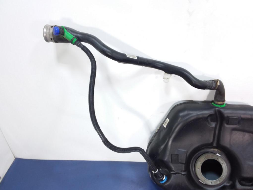 BMW 3 E90 E91 2.0D nádrž paliva 7188596