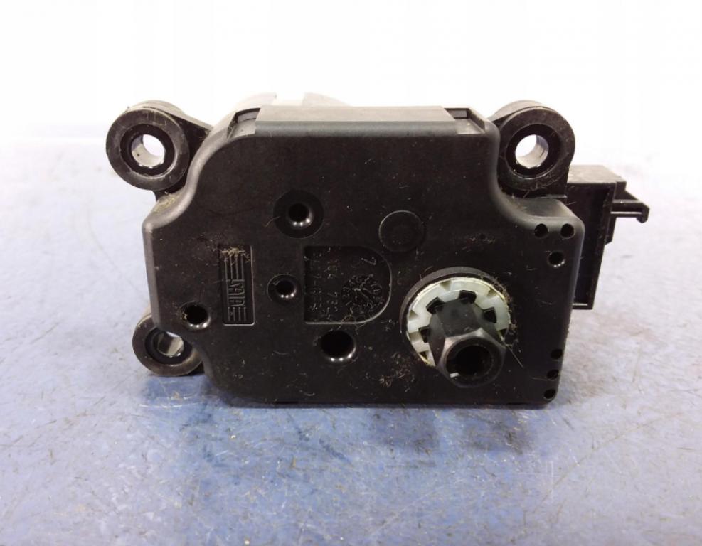 MERCEDES C W203 Motorček kúrenia A2038201642