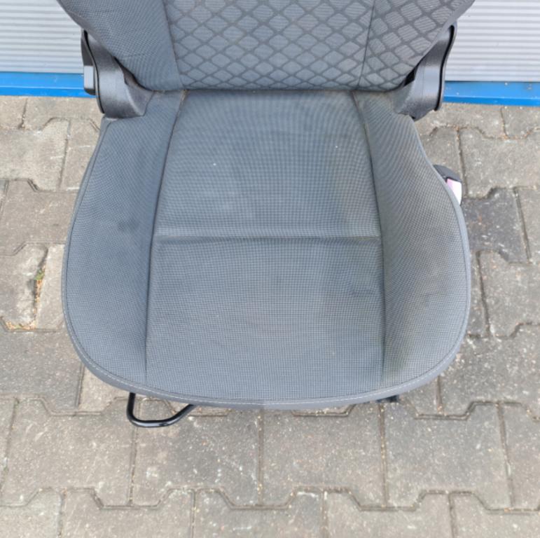 RENAULT SCENIC III Sedadlo pravé predné 7701060686