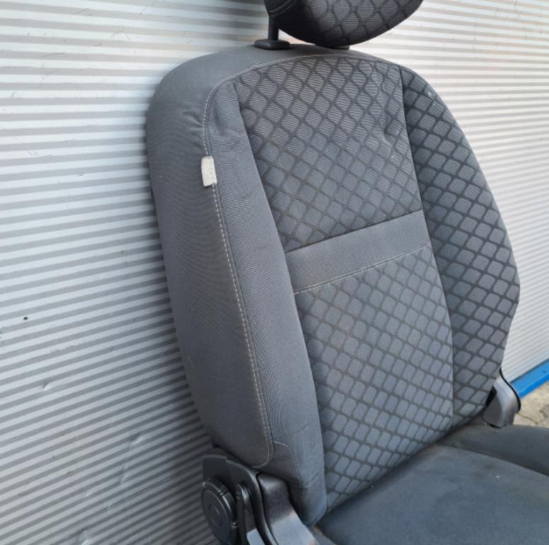 RENAULT SCENIC III Sedadlo pravé predné 7701060686