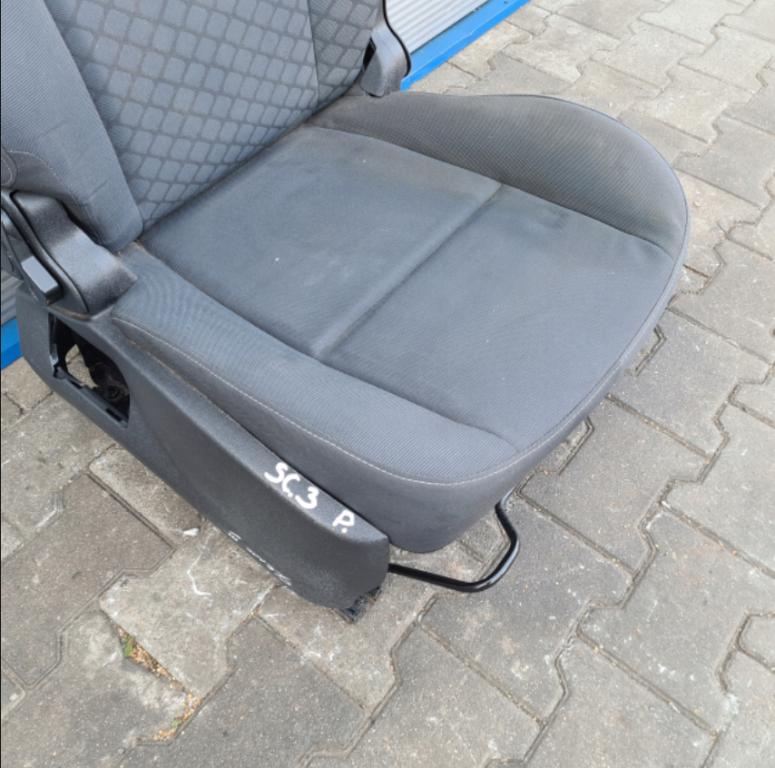 RENAULT SCENIC III Sedadlo pravé predné 7701060686