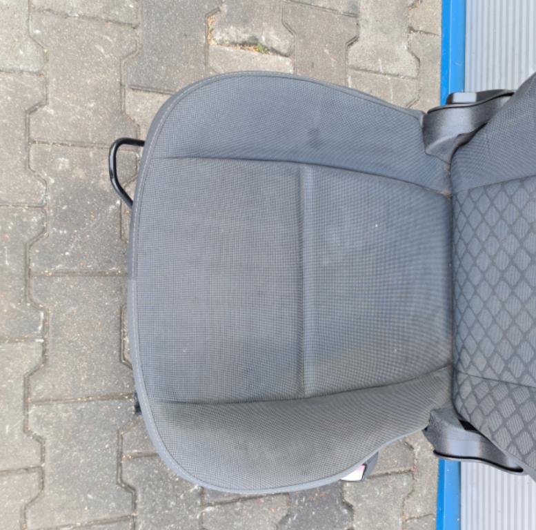RENAULT SCENIC III Sedadlo pravé predné 7701060686