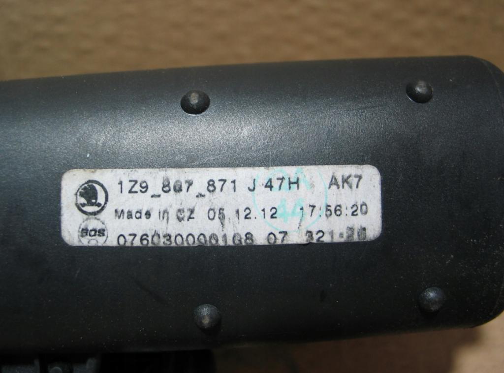 roleta kufra: Škoda Octavia II 1Z9867871J