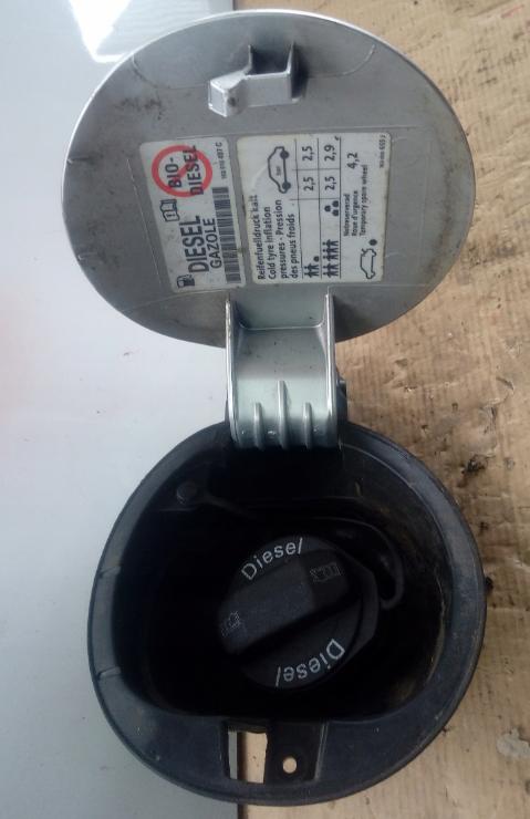 dvierka nádrže paliva: VW GOLF V 1K6809857