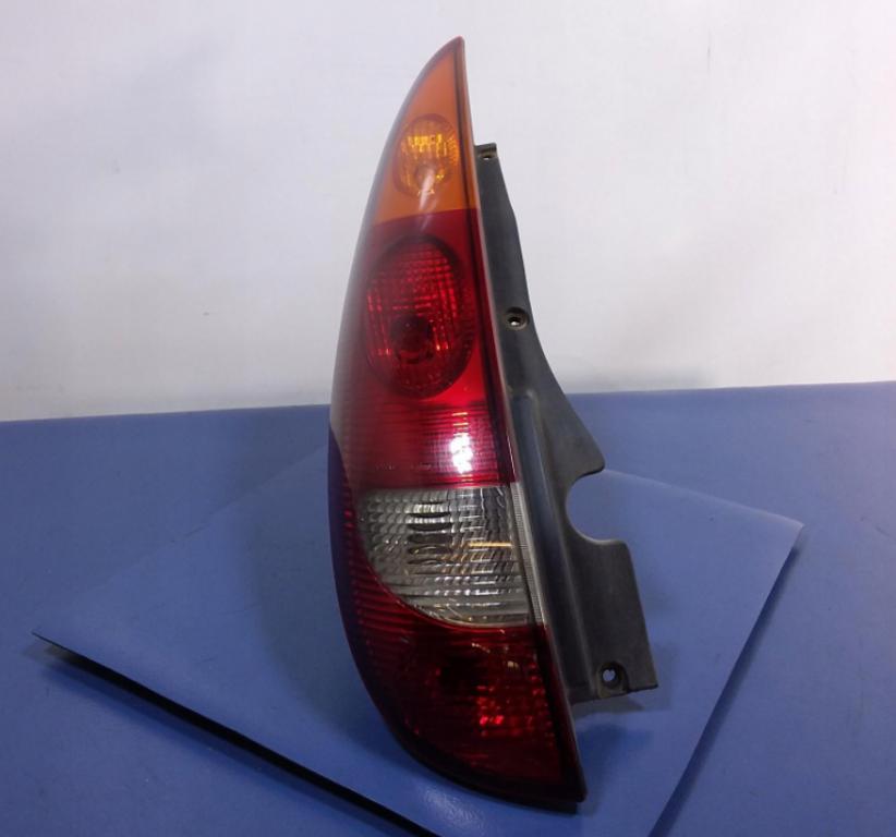 NISSAN ALMERA TINO V10 Svetlo zad ľavá strana zadná