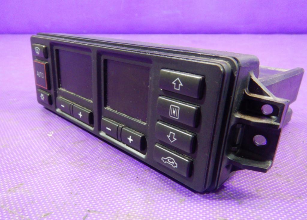 AUDI A4 B5 Panel ovládania PRÚD VZDUCHU: 8D0820043D