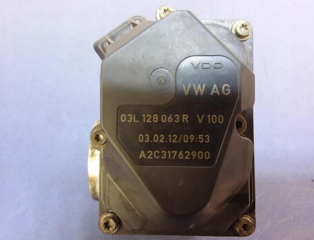 SKODA OCTAVIA II 2.0TDI: škrtiaca klapka 03L128063R