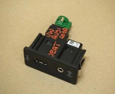 VW SKODA SEAT AUDI zásuvka PORT USB AUX 5G0035222E