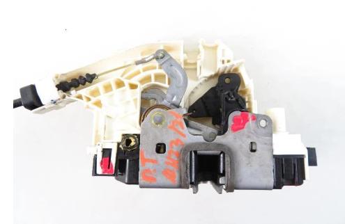 zámok pravy zadný MERCEDES W212 A2047301435