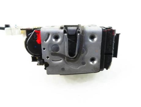 zámok pravy zadný MERCEDES W212 A2047301435