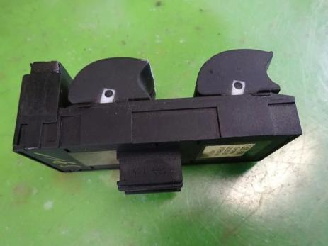 prepínač okien AUDI A4 B6  8Z0959851