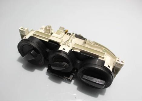 Panel ovládania kúrenia SKODA OCTAVIA I 1J0820045E