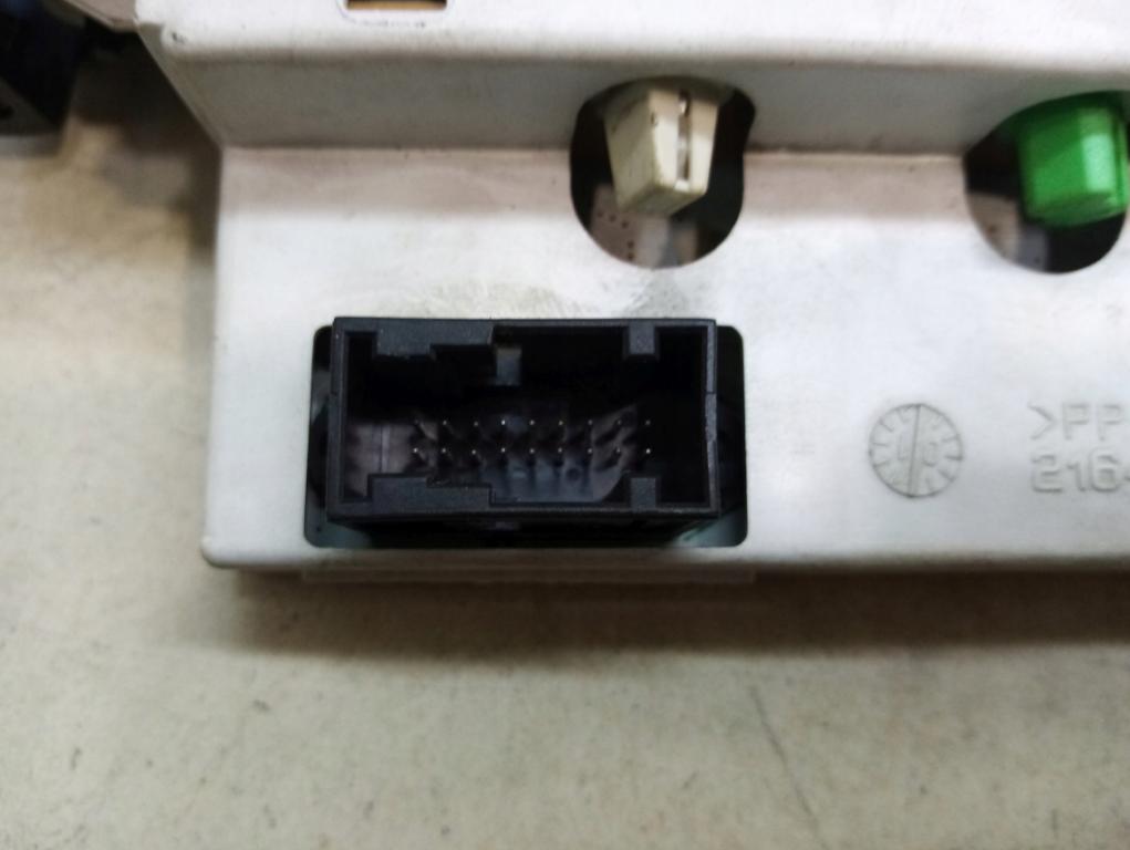 Dislpej radia PEUGEOT 406 9641902577