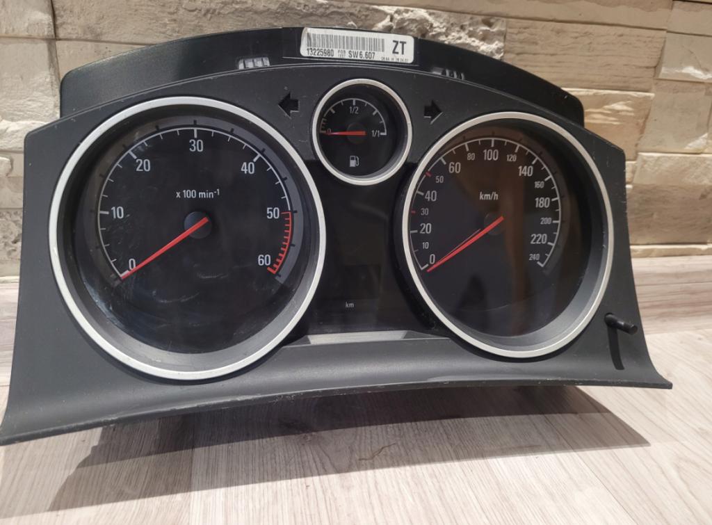 Opel Astra H Zafira B prístrojovka/ budíky 13225980