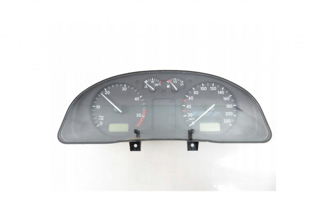 Prístrojovka PASSAT B5 1.9 TDI 09051940090