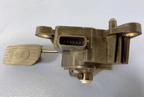 MICRA III K12 pedal Potenciometer plynového pedálu 18002AX700