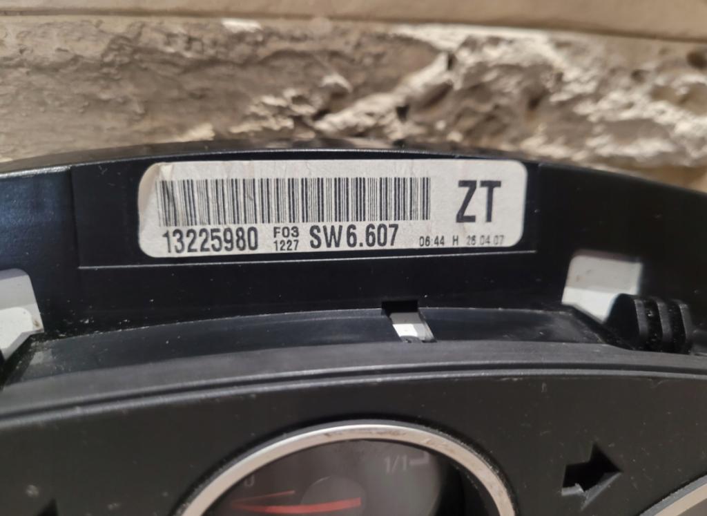 Opel Astra H Zafira B prístrojovka/ budíky 13225980