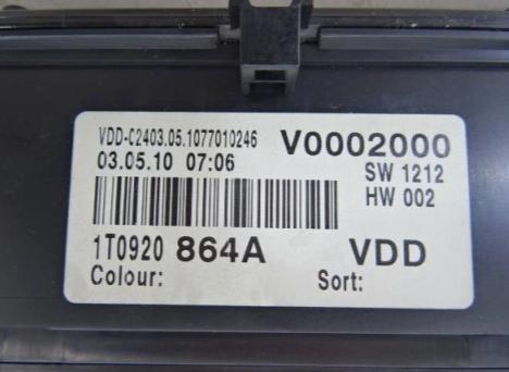 Prístrojovka ,dislpej VW TOURAN LIFT 1.9 TDI 1T0920864A