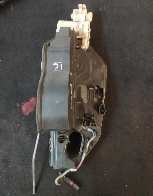 BMW E71 E70 zámok Vľavo: Predné   7167579