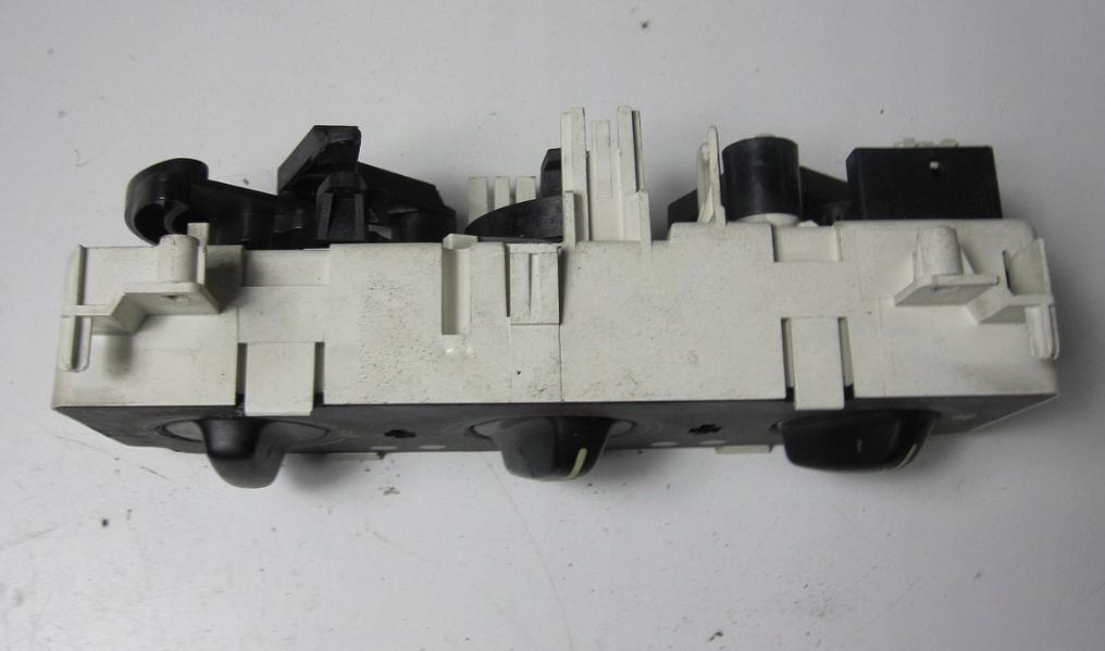 Panel kúrenia PEUGEOT 306 830051263F