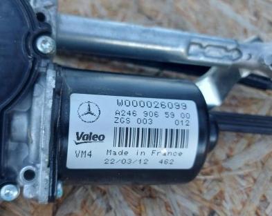 Mercedes-Benz: W246  2469065900 mechanismus: stieračov