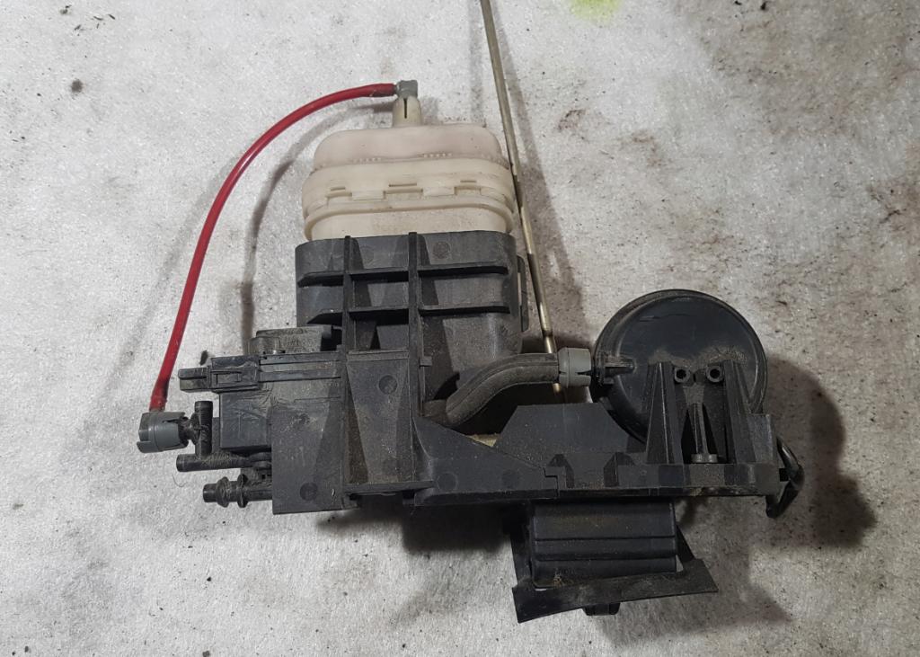 Mercedes W220 A2208000478 zámek: zadnej kufrové dvere